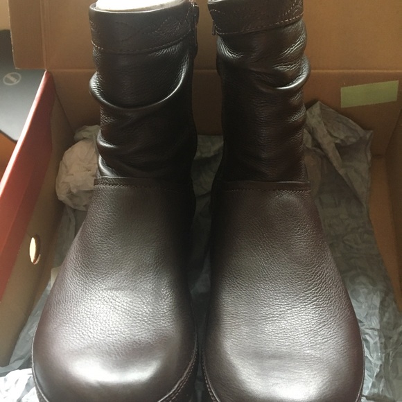 EUC FitFlop Dark Brown Leather Crush Boot Zipper Closure & Microwabbleboard Sole - Picture 6 of 12